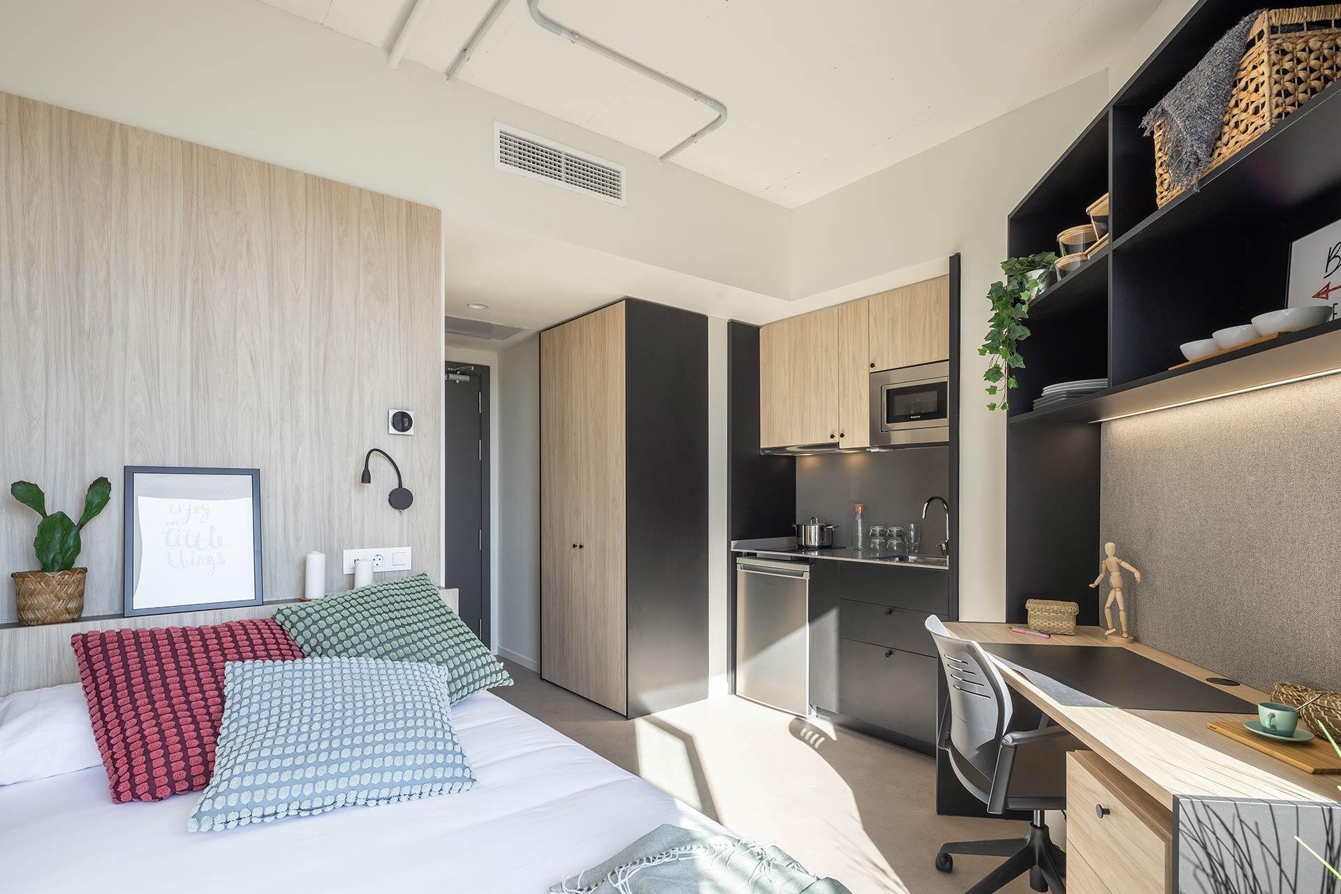 The City--11-studio-premium